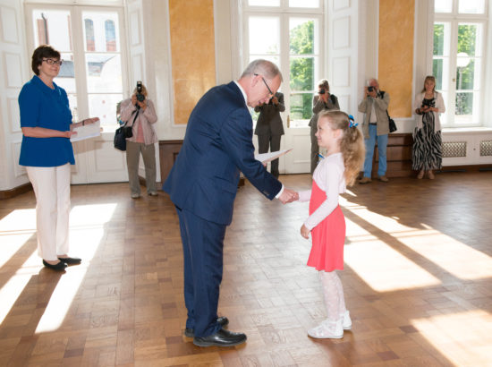 Tunnistuste jagamine Soome-Eesti lastele